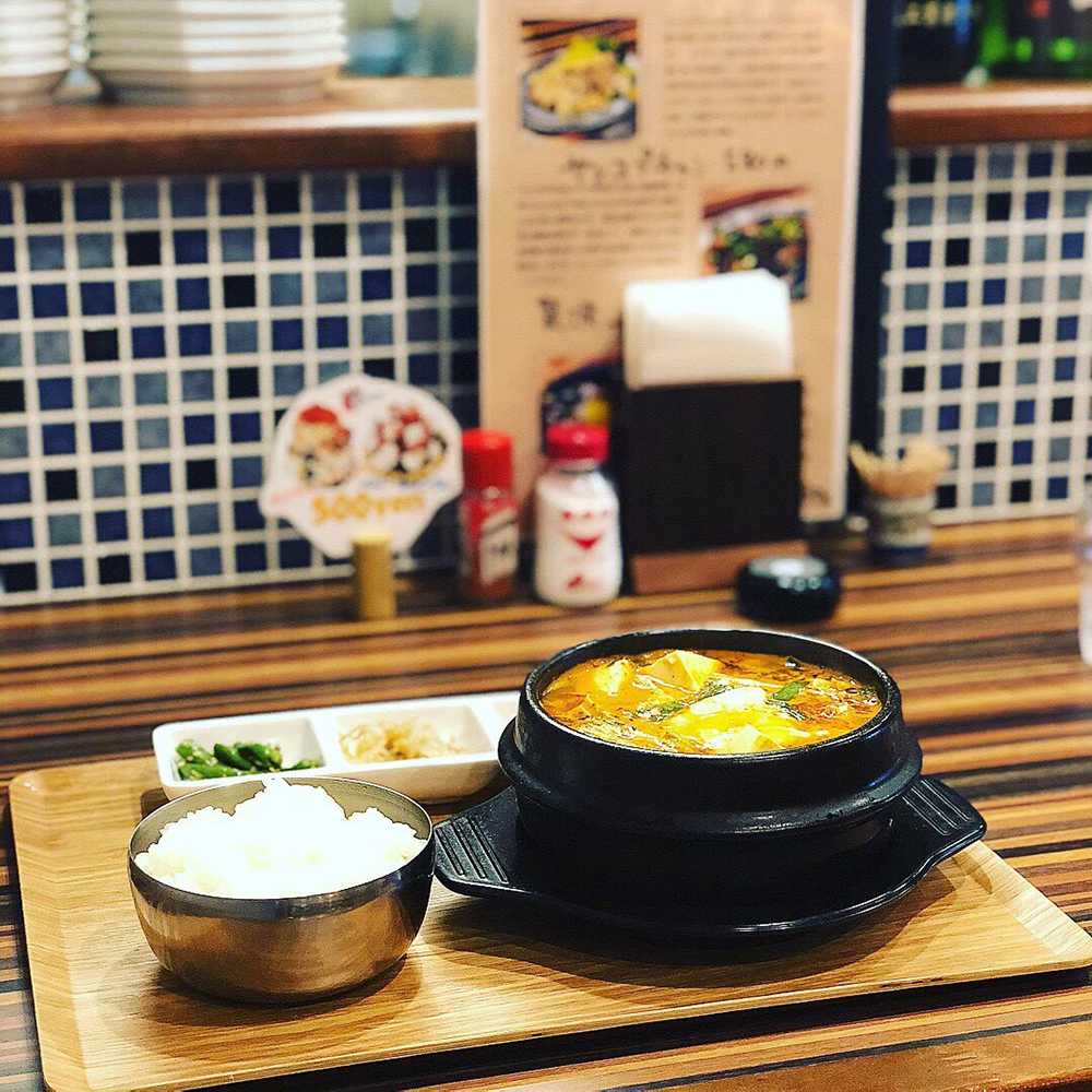 チングとここで_スンドゥブチゲ